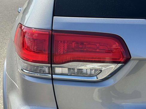 Used 2015 Jeep Grand Cherokee Overland image 8