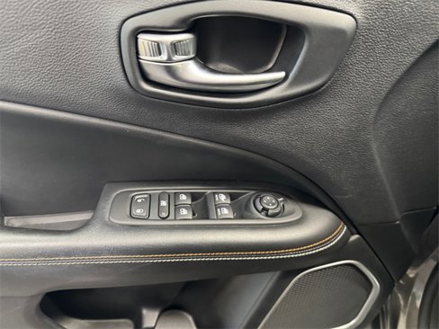 Used 2019 Jeep Compass Latitude w/ Cold Weather Group image 13