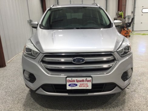 Used 2017 Ford Escape Titanium image 2