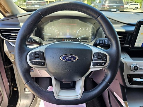 Used 2022 Ford Explorer XLT w/ Equipment Group 202A image 26