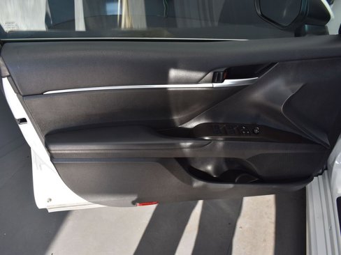 Used 2024 Toyota Camry SE image 11