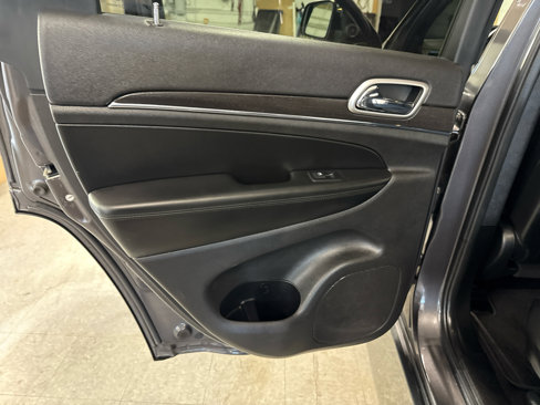 Used 2018 Jeep Grand Cherokee Limited image 32