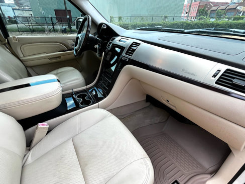 Used 2007 Cadillac Escalade EXT w/ Information Package image 58