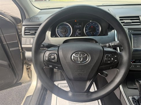 Used 2015 Toyota Camry LE image 16