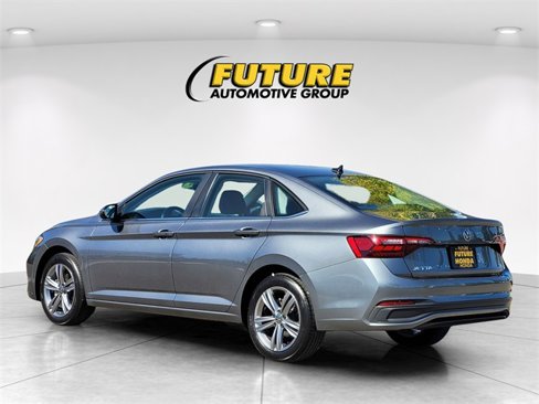Used 2024 Volkswagen Jetta SE image 7
