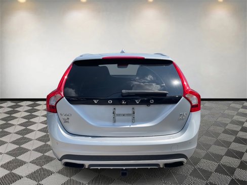 Used 2015 Volvo V60 T5 Cross Country Platinum w/ Protection Package image 4