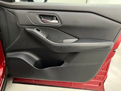Used 2024 Nissan Rogue SV image 25