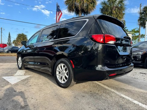 Used 2020 Chrysler Voyager Lxi image 16