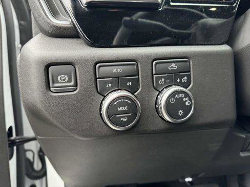 Used 2024 GMC Sierra 1500 SLE image 11