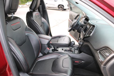 Used 2019 Jeep Cherokee Trailhawk image 26
