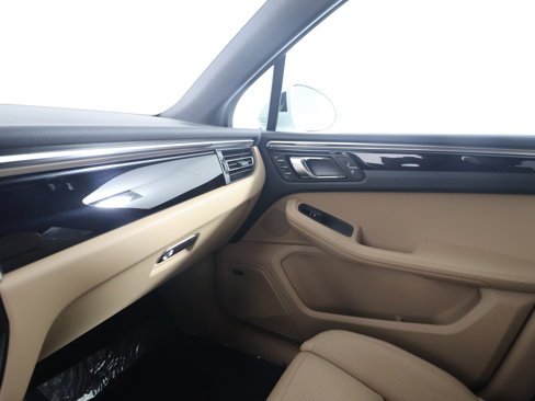 New 2025 Porsche Macan image 14