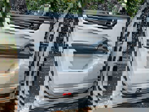 Certified 2022 Porsche Cayenne Platinum Edition image 33