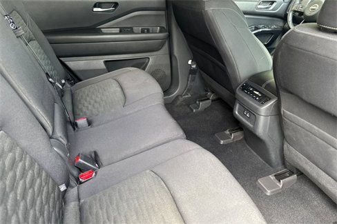 Used 2022 Nissan Pathfinder SV image 18