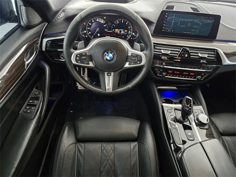 Used 2018 BMW M550i xDrive image 12