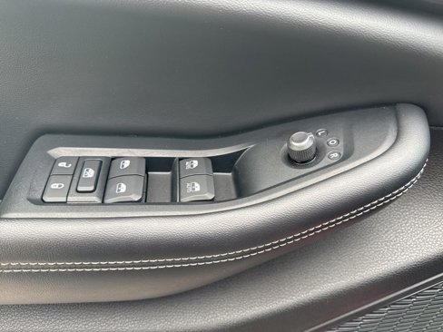 Used 2023 Jeep Grand Cherokee Laredo image 13