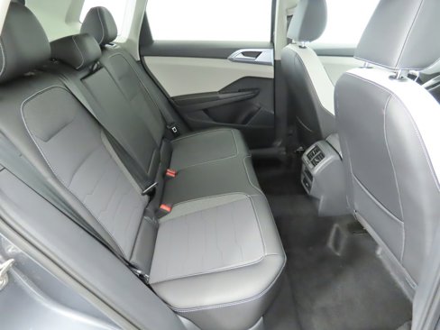 Certified 2025 Volkswagen Taos SE image 23