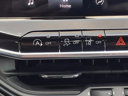 Used 2022 Jeep Compass Limited image 17