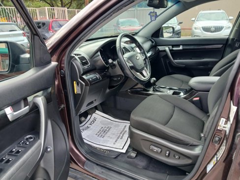 Used 2015 Kia Sorento LX image 9