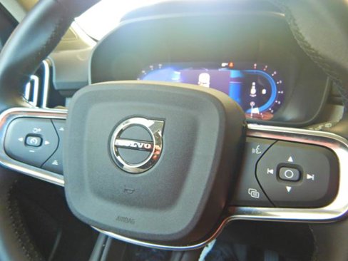 Used 2025 Volvo XC40 B5 Plus image 20