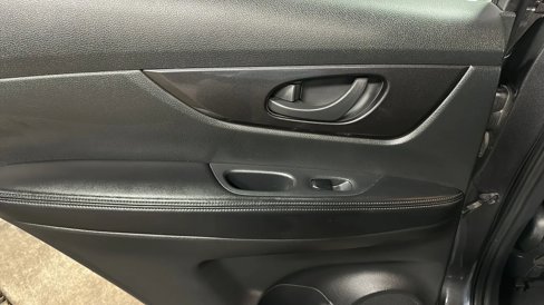 Used 2020 Nissan Rogue S image 12