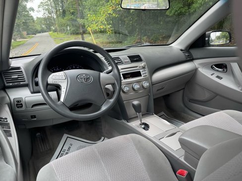 Used 2010 Toyota Camry LE image 21