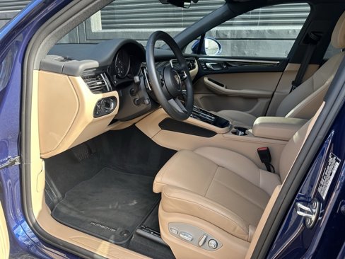 Certified 2025 Porsche Macan image 15