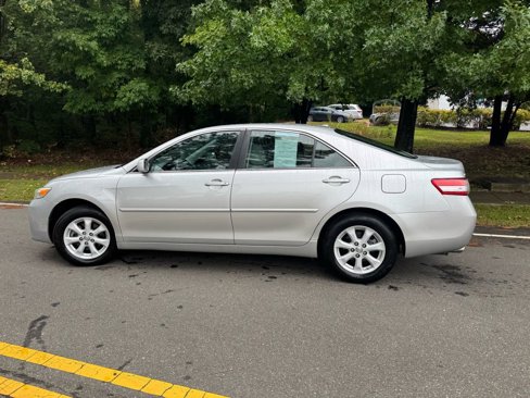 Used 2010 Toyota Camry LE image 12