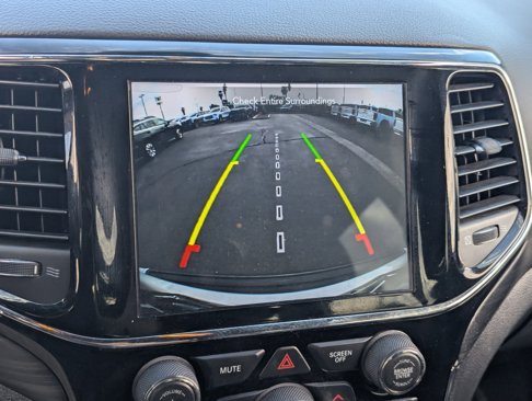 Used 2020 Jeep Grand Cherokee Altitude image 23