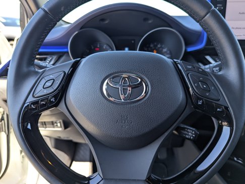 Used 2021 Toyota C-HR XLE image 24