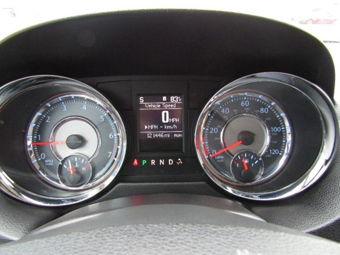 Used 2015 Chrysler Town & Country Touring-L image 21