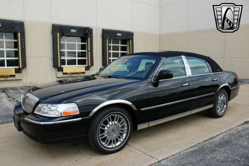 Used 2006 Lincoln Town Car Designer Series image 5