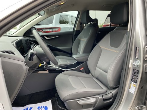 Used 2023 Kia Niro LX image 26