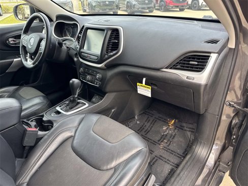 Used 2018 Jeep Cherokee Latitude Plus w/ Comfort/Convenience Group image 12