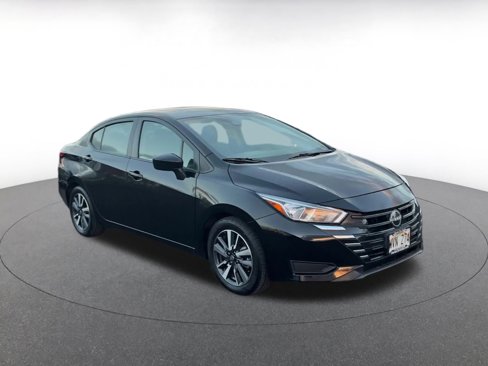 Used 2023 Nissan Versa SV image 2