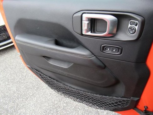 Used 2019 Jeep Wrangler Unlimited Sahara image 24