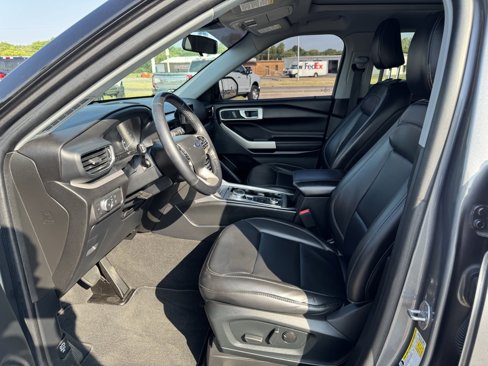 Used 2022 Ford Explorer XLT w/ Equipment Group 202A image 13