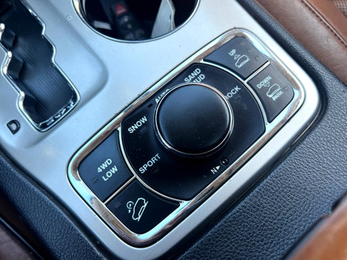 Used 2012 Jeep Grand Cherokee Overland image 18