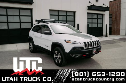 Used 2018 Jeep Cherokee Trailhawk image 1