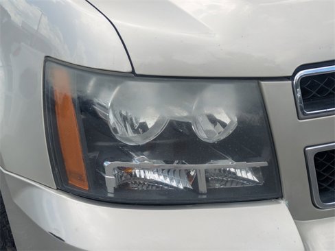 Used 2014 Chevrolet Suburban LT image 9