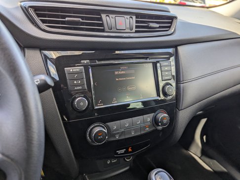 Used 2020 Nissan Rogue S image 23