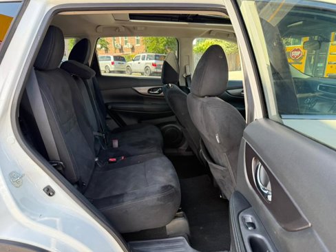 Used 2016 Nissan Rogue SV w/ SV Premium Package image 10