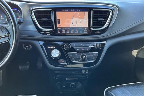 Used 2019 Chrysler Pacifica Limited image 7