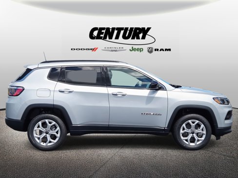 New 2025 Jeep Compass Latitude image 2