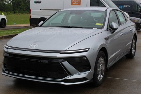 New 2025 Hyundai Sonata SE image 1
