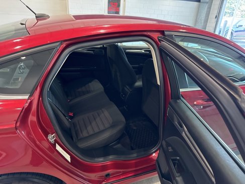 Used 2018 Ford Fusion SE image 15