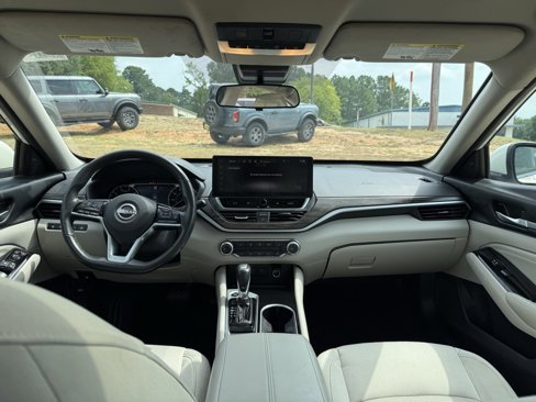 Used 2023 Nissan Altima 2.5 SV image 9