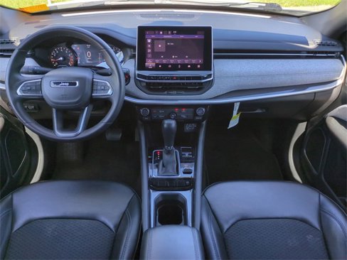 Used 2023 Jeep Compass Latitude image 15