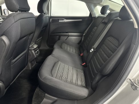 Used 2016 Ford Fusion SE image 7