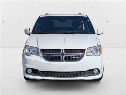 Used 2019 Dodge Grand Caravan SXT image 2