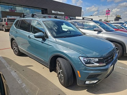 Used 2021 Volkswagen Tiguan SE w/ Panoramic Sunroof Package image 3